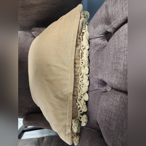 Wool Needlepoint Kathryn White Design Hydrangea Tasseled Pillows 2 Piece.  C0938 - Picture 2 of 10